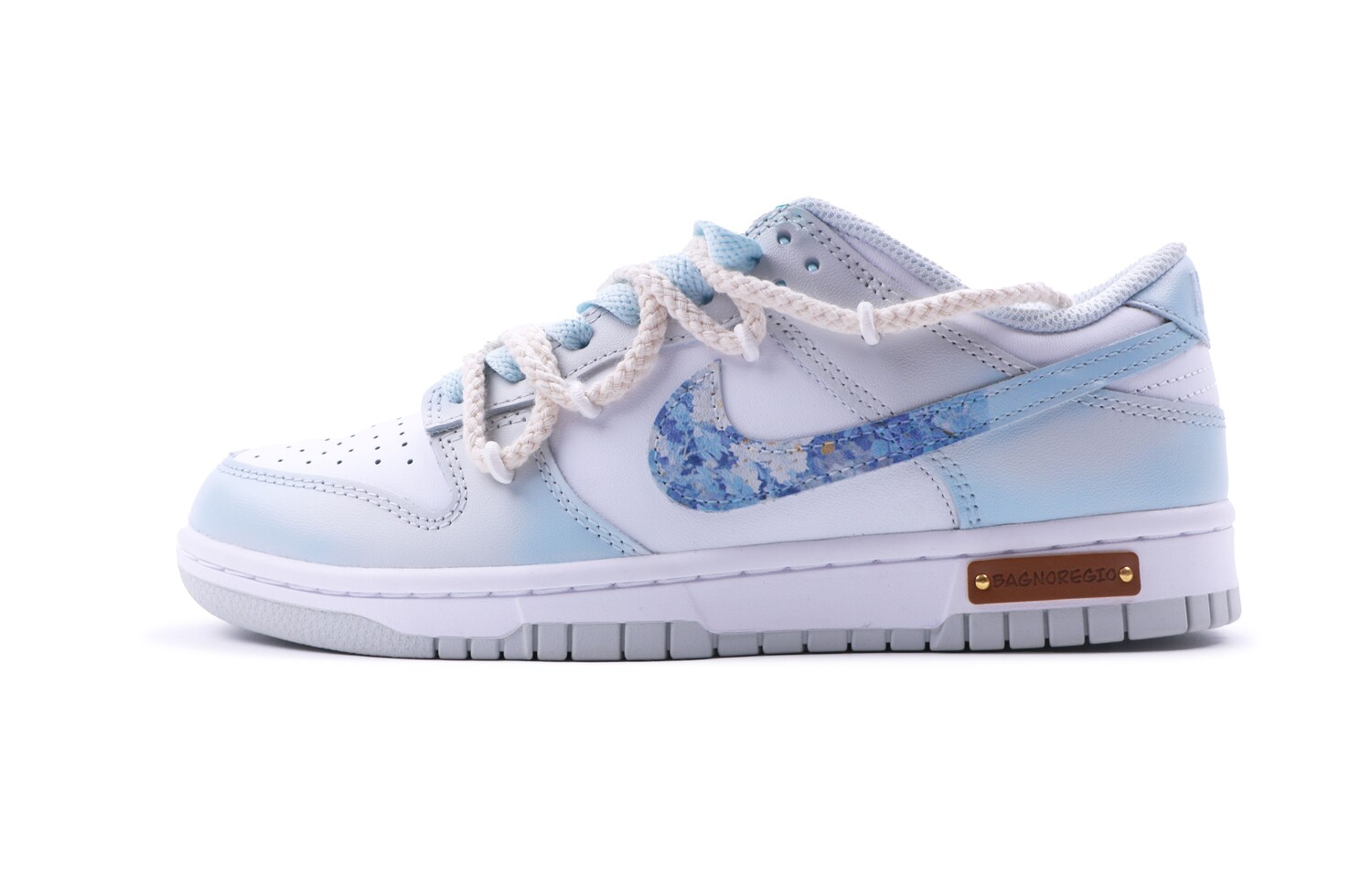 Кроссовки Nike Dunk Skateboarding Shoes Women's Low-top White/blue, белый/синий/серый
Кроссовки Nike Dunk Skateboarding Shoes Women's Low-top White/blue, белый/синий/серый