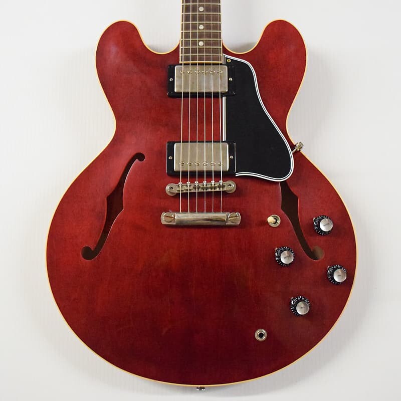 Gibson Custom 1961 ES-335 Reissue VOS Sixties Cherry
Gibson Custom 1961 ES-335 Reissue VOS Sixties Cherry