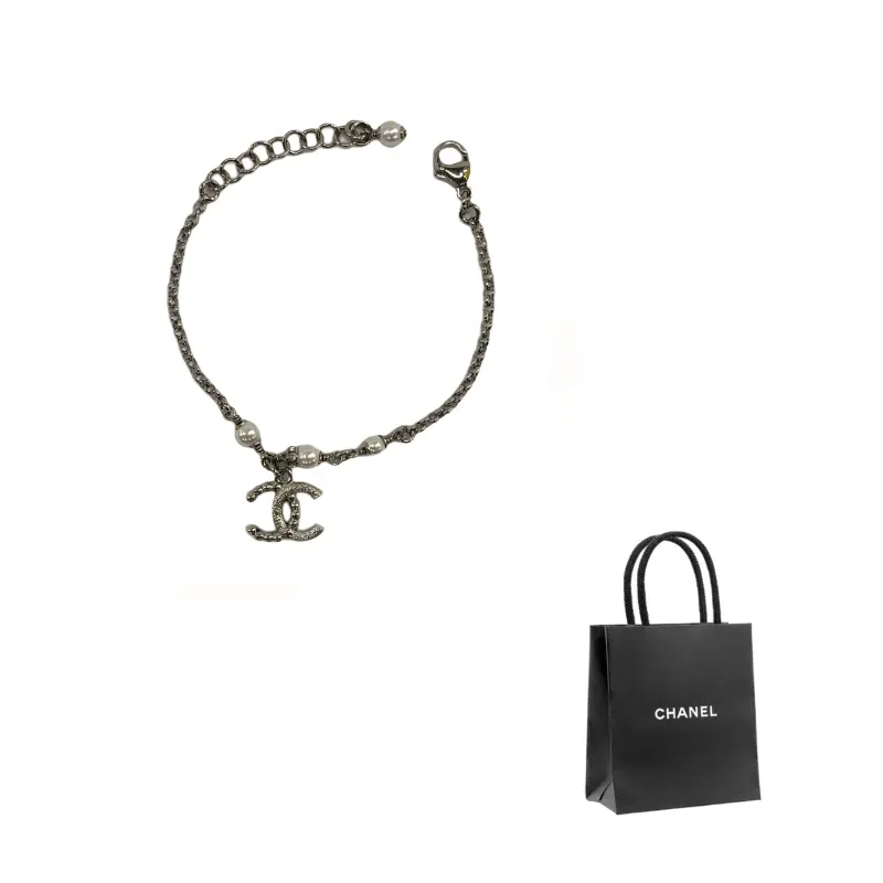 CHANEL Серебряный металлический браслет для женщин
CHANEL Серебряный металлический браслет для женщин