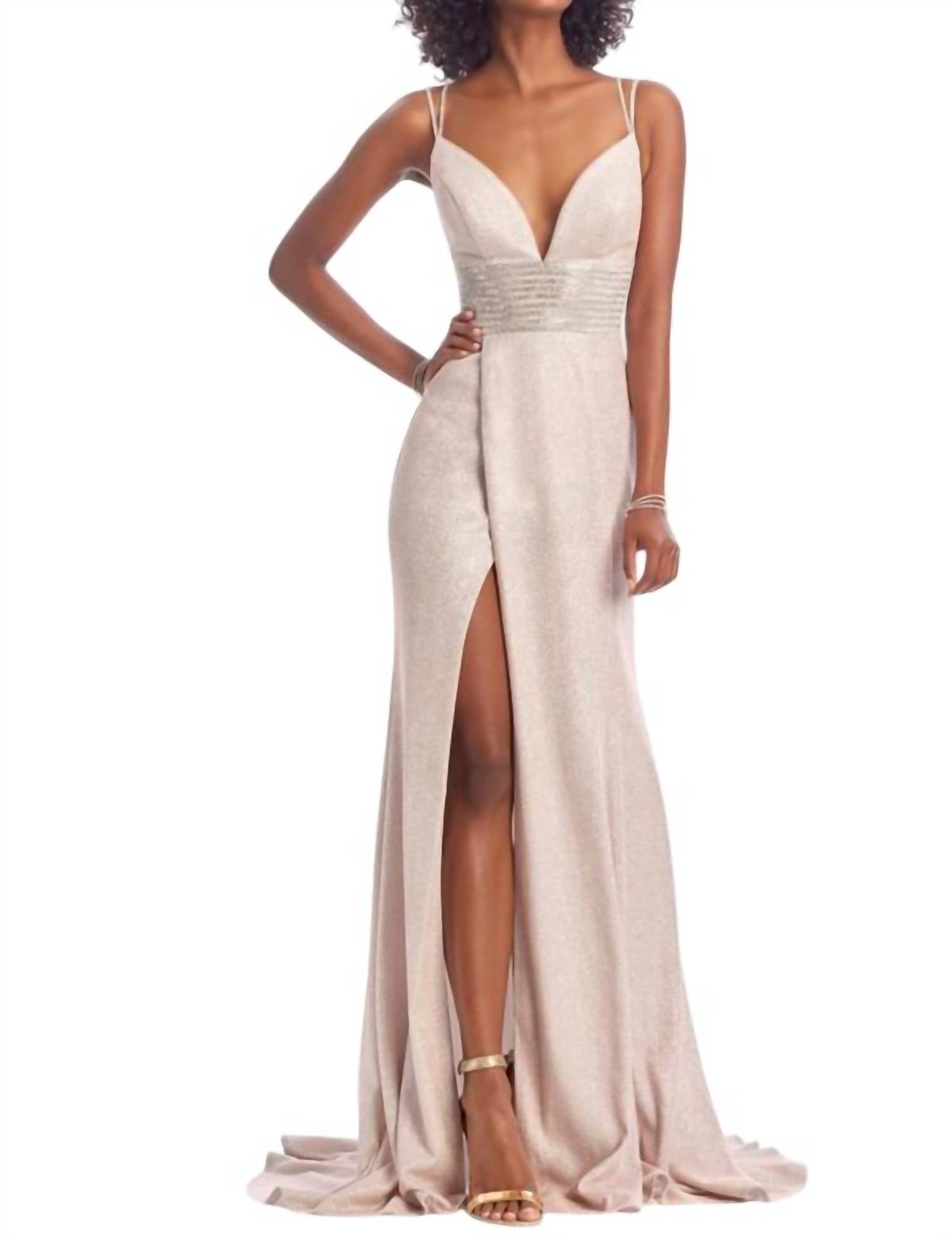 Вечернее платье в нежно-розовом цвете Clarisse
Вечернее платье в нежно-розовом цвете Clarisse