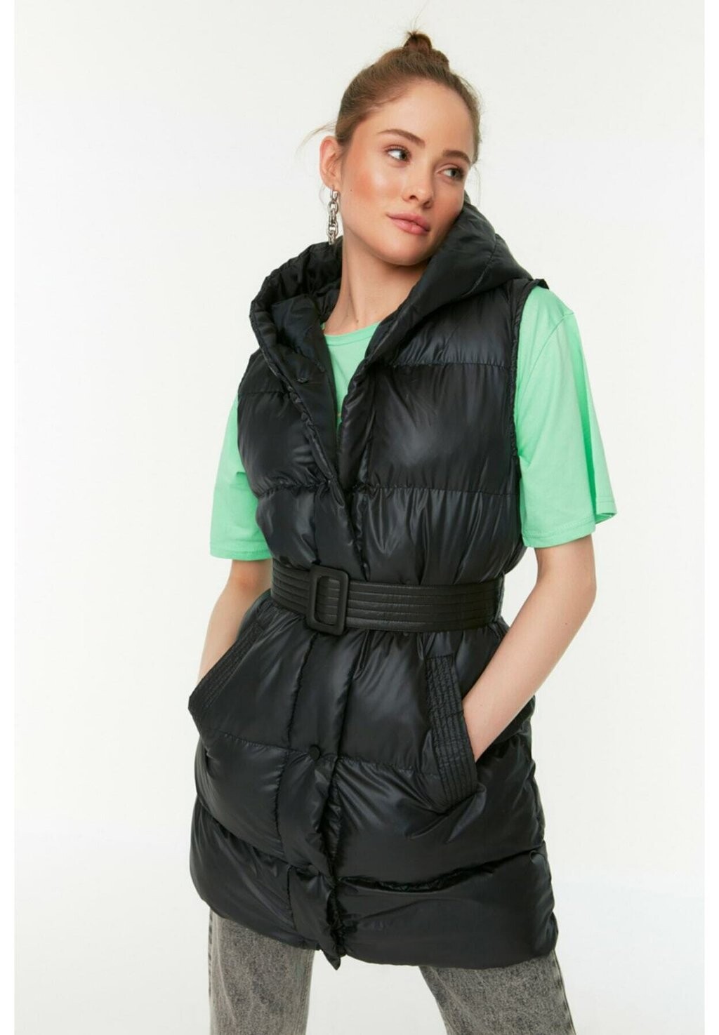 Жилет Trendyol с ремнем на талии, черный
Жилет Trendyol с ремнем на талии, черный