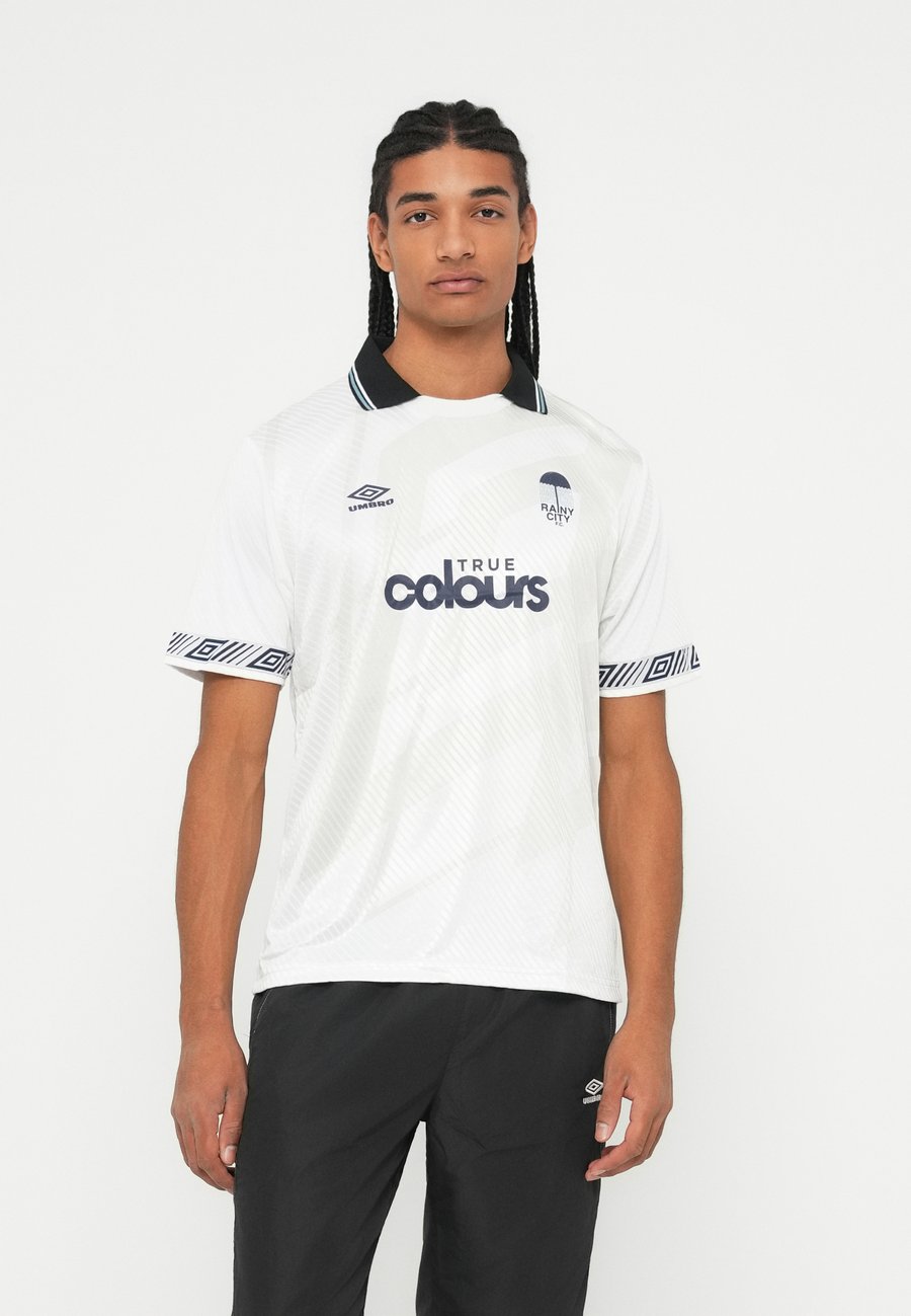 Футболка Umbro TAPED FOOTBALL UNISEX, Brilliant White/White, Белый, Футболка Umbro TAPED FOOTBALL UNISEX, Brilliant White/White
Футболка Umbro TAPED FOOTBALL UNISEX, Brilliant White/White, Белый, Футболка Umbro TAPED FOOTBALL UNISEX, Brilliant White/White