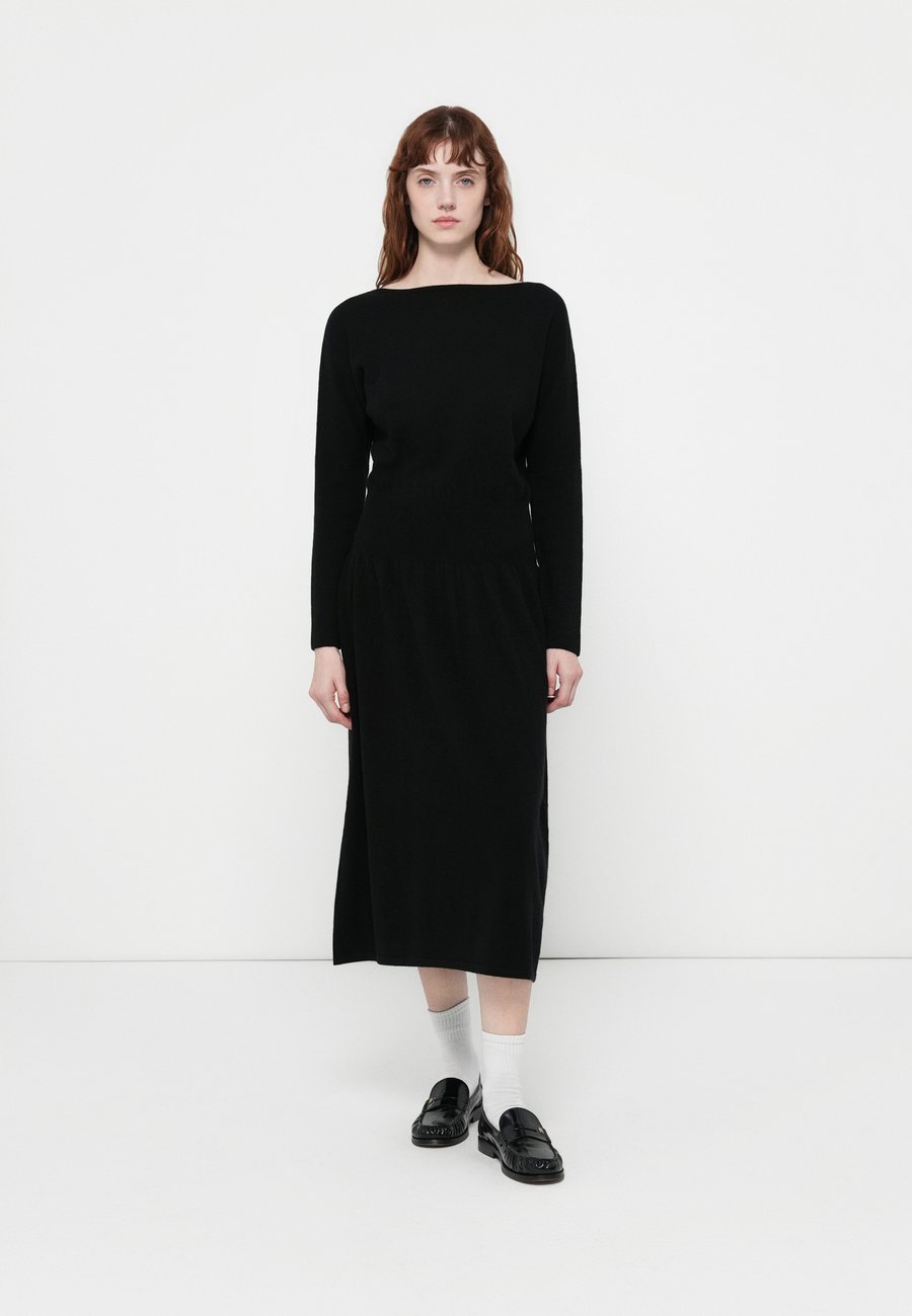 Платье pure cashmere BOAT NECK DRESS, Black
Платье pure cashmere BOAT NECK DRESS, Black