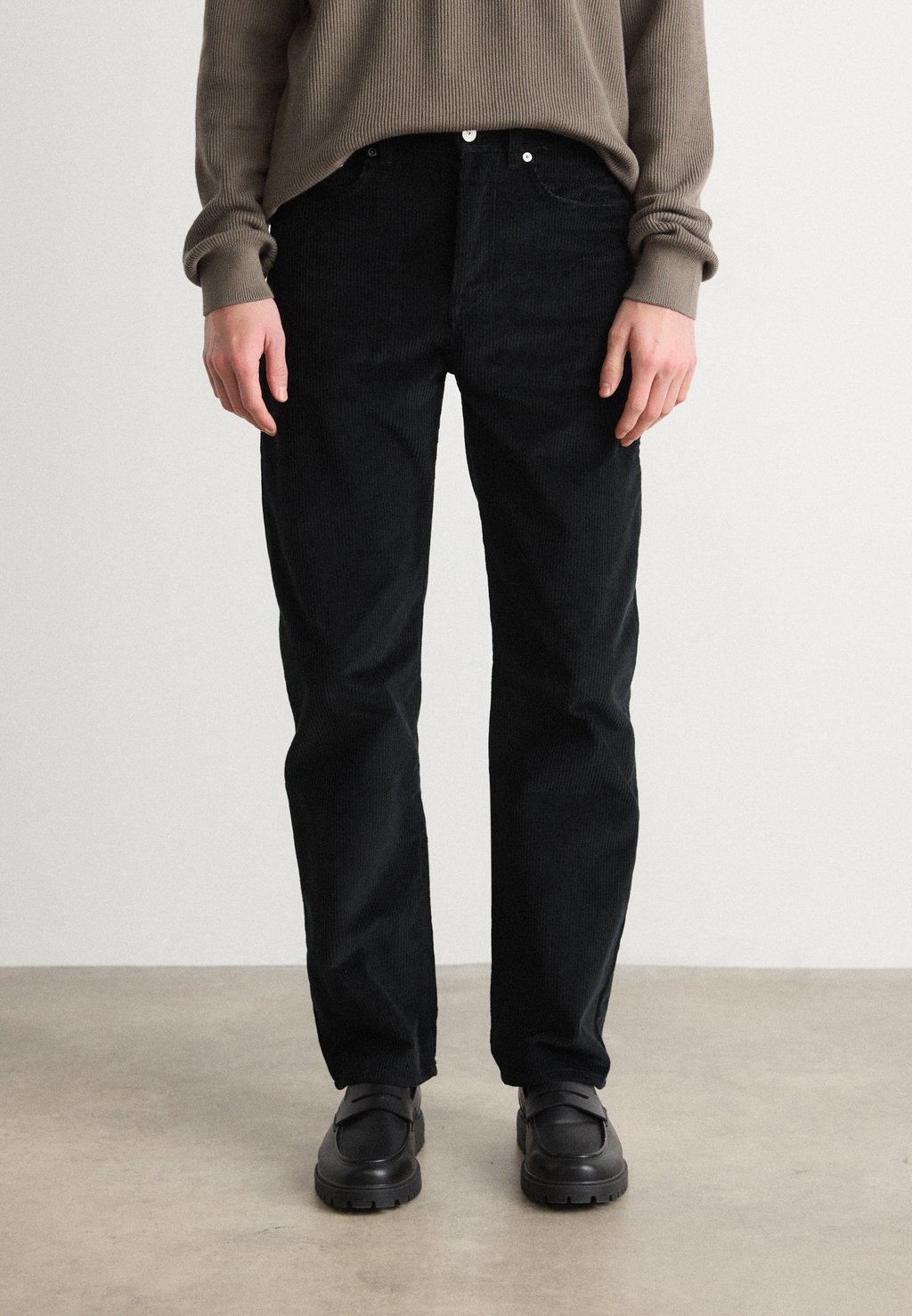 Брюки SIX Lacoste, черный
Брюки SIX Lacoste, черный