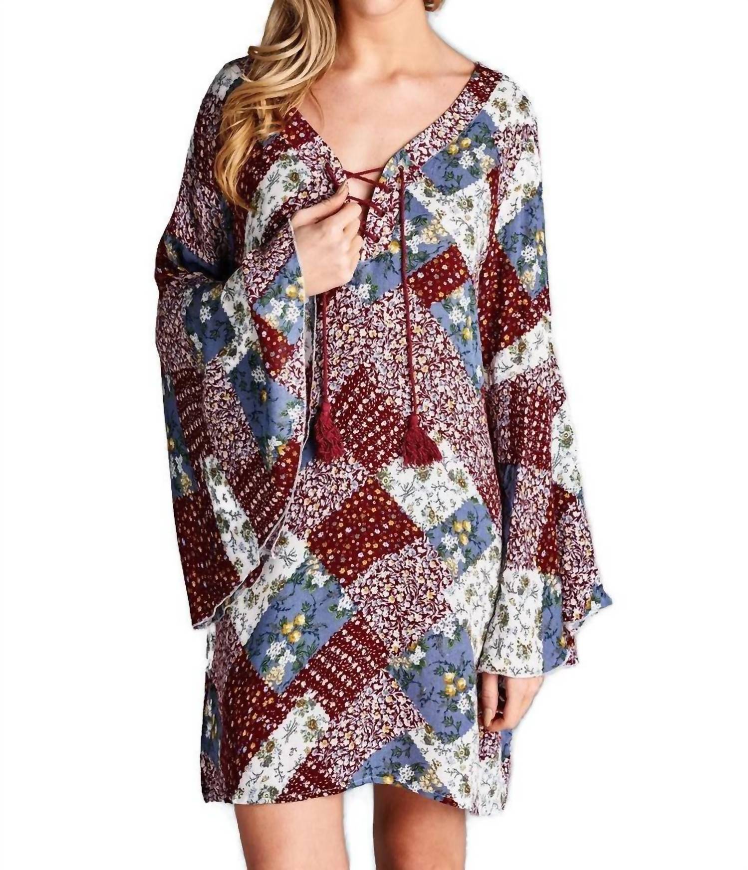 Платье с цветочным принтом в стиле пэчворк красного цвета Velzera
Платье с цветочным принтом в стиле пэчворк красного цвета Velzera