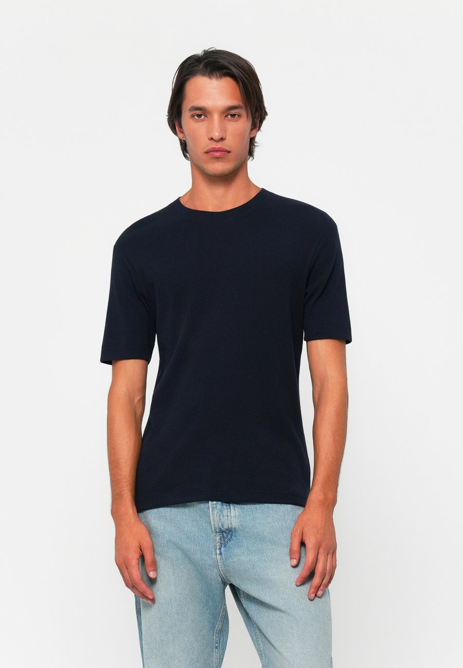 Футболка DRYKORN RAPHAEL, Blue/Dark Blue
Футболка DRYKORN RAPHAEL, Blue/Dark Blue