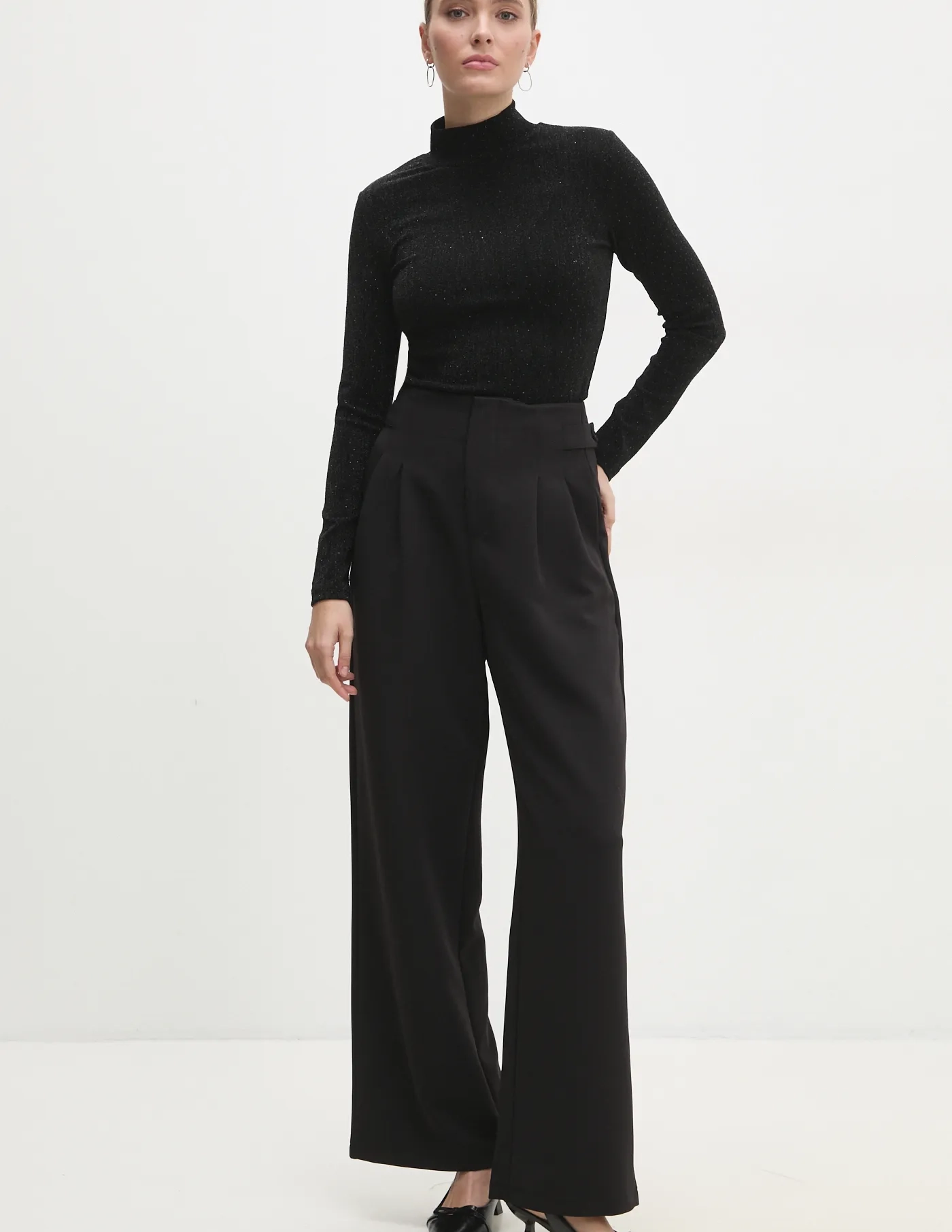 Футболка с длинным рукавом Answear Lab, черный
Футболка с длинным рукавом Answear Lab, черный