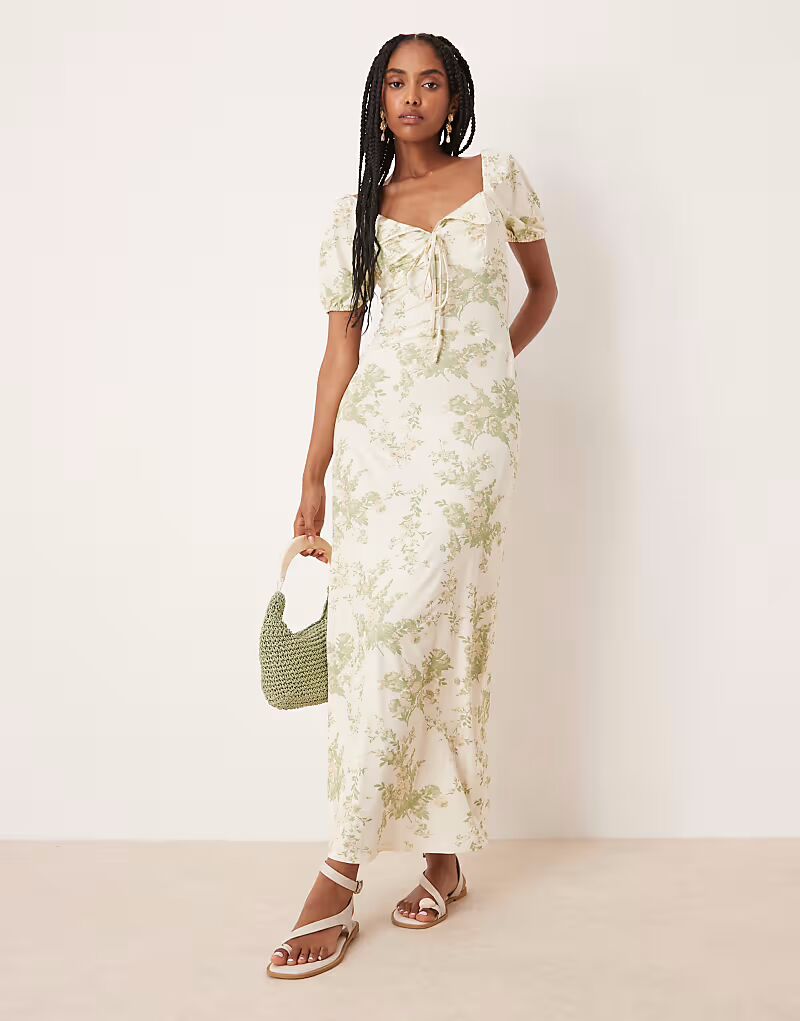 Платье миди с фестончатым воротником, рукавами-буфами, декоративными швами и винтажным цветочным принтом Asos Design
Платье миди с фестончатым воротником, рукавами-буфами, декоративными швами и винтажным цветочным принтом Asos Design