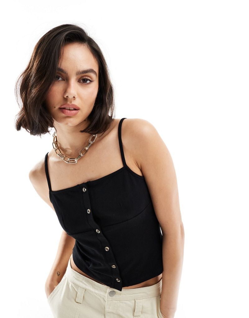 Черный жилет на бретельках с роговыми пуговицами ASOS DESIGN 
Черный жилет на бретельках с роговыми пуговицами ASOS DESIGN