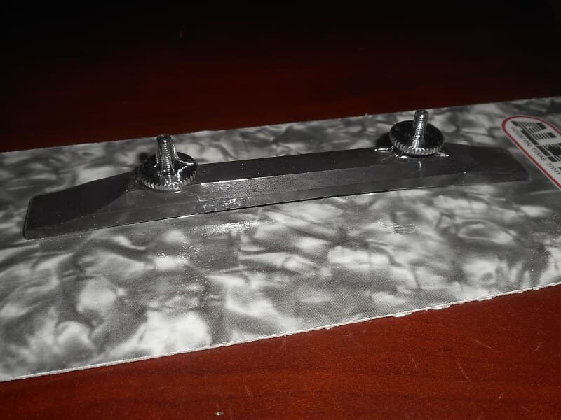 Основание бриджа Ebony Tunematic, расстояние 2-29/32 дюйма Allparts BP-0037-0E0
Основание бриджа Ebony Tunematic, расстояние 2-29/32 дюйма Allparts BP-0037-0E0