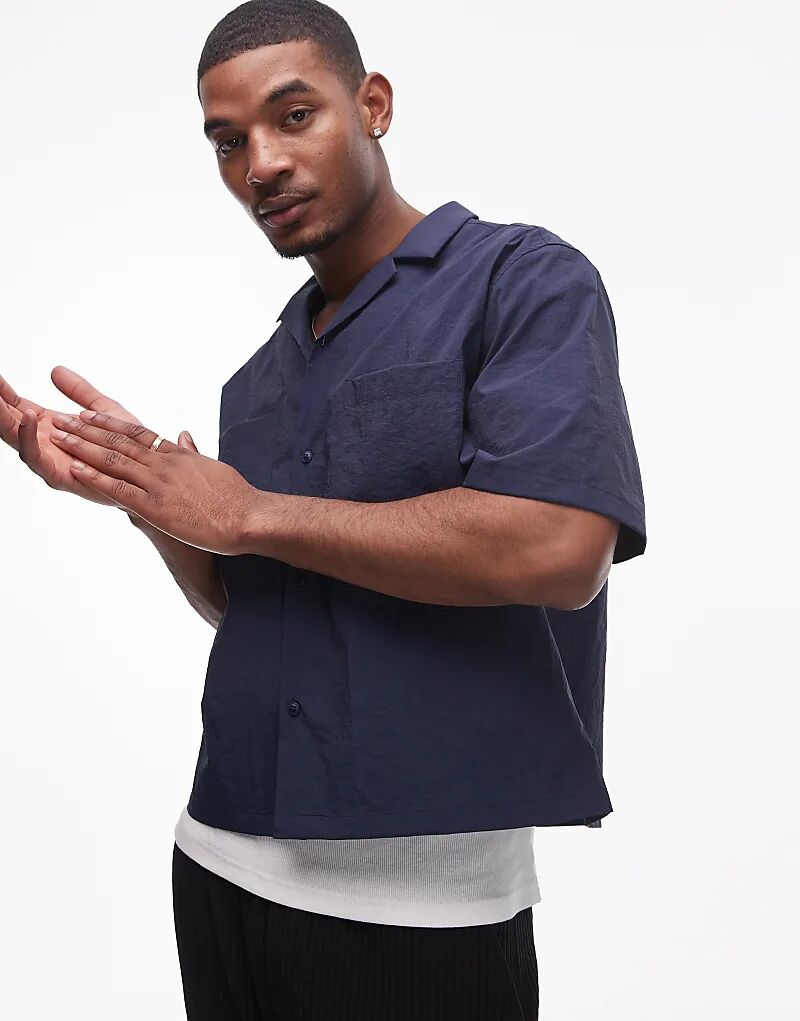 Укороченная свободная техническая рубашка с короткими рукавами темно-синего цвета Topman
Укороченная свободная техническая рубашка с короткими рукавами темно-синего цвета Topman