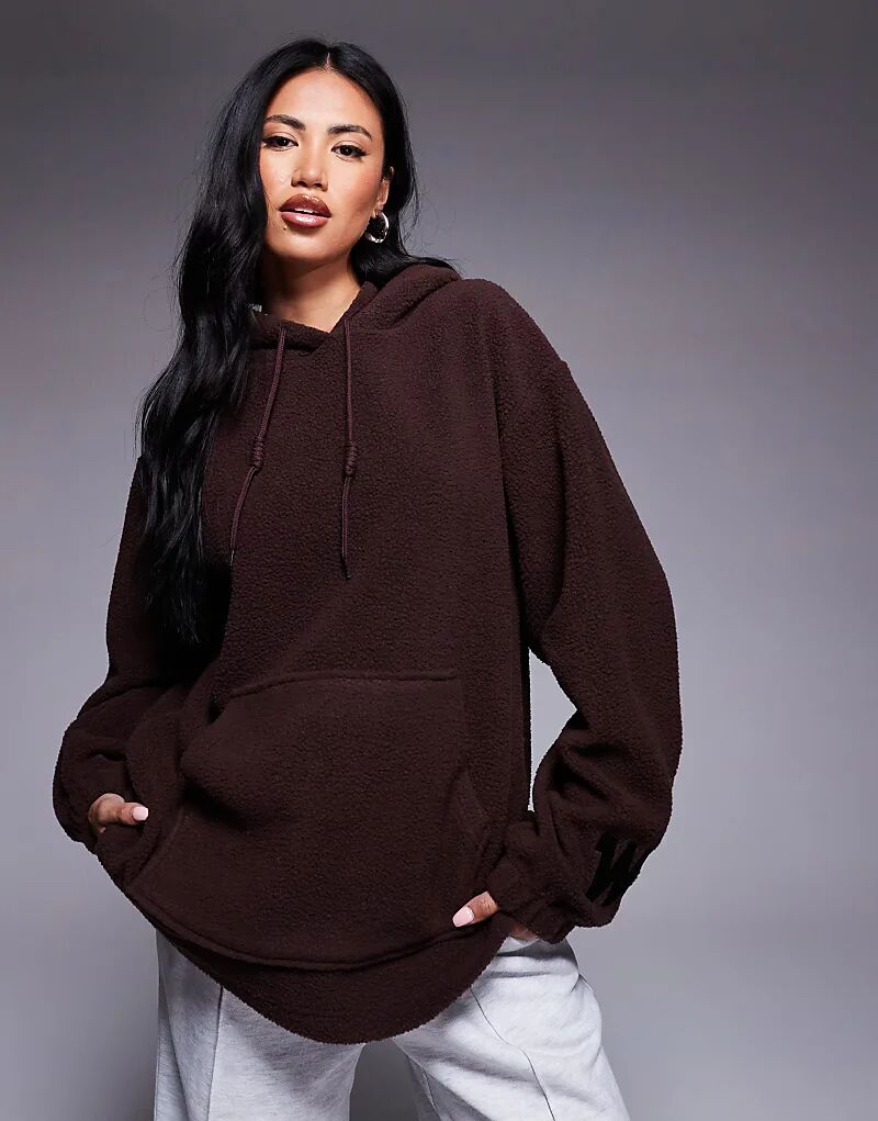 Толстовка Weekend Collective из плотной ткани с принтом борга и графическим принтом WCA на рукаве шоколадного цвета
Толстовка Weekend Collective из плотной ткани с принтом борга и графическим принтом WCA на рукаве шоколадного цвета