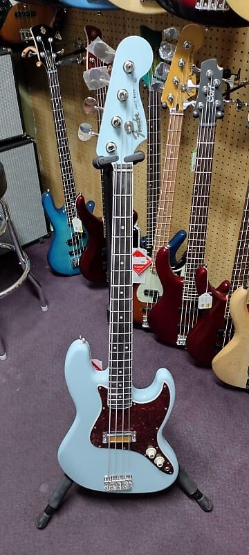 Джазовый бас-гитара Fender с золотой фольгой Gold Foil Jazz Bass
Джазовый бас-гитара Fender с золотой фольгой Gold Foil Jazz Bass