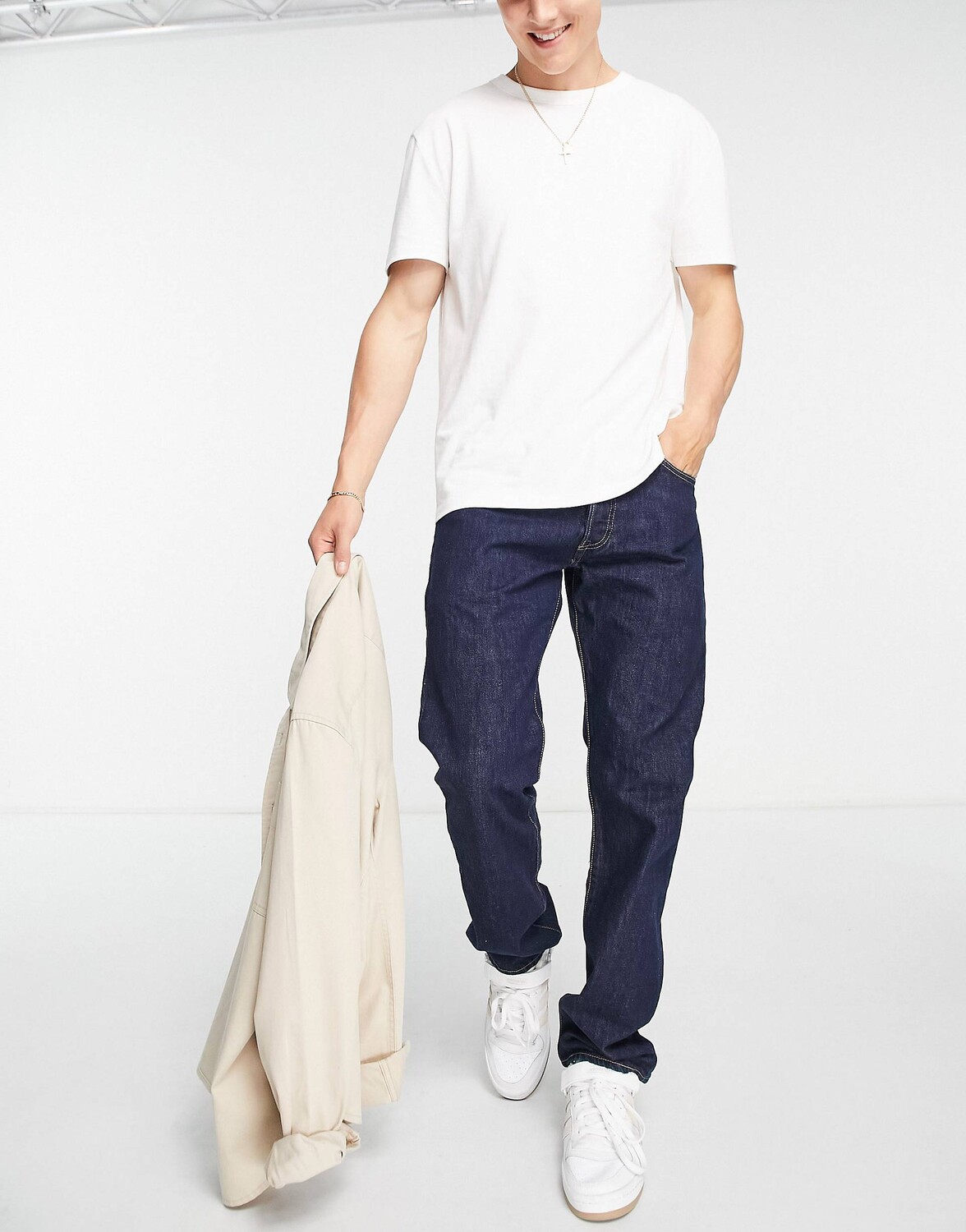 Темно-синие джинсы оригинальной посадки Levi's 501
Темно-синие джинсы оригинальной посадки Levi's 501