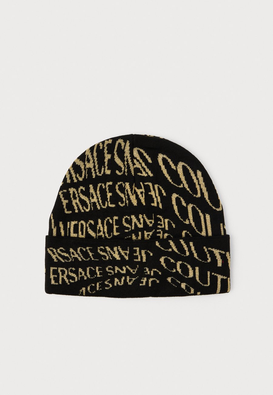 Шапка Versace Jeans Couture BIG BEANIE UNISEX, Black/Gold-Coloured/Black
Шапка Versace Jeans Couture BIG BEANIE UNISEX, Black/Gold-Coloured/Black