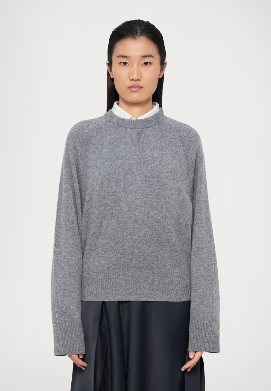 Джемпер REMAIN BAT SLEEVE CREW NECK, Light Grey Melange/Light Grey
Джемпер REMAIN BAT SLEEVE CREW NECK, Light Grey Melange/Light Grey