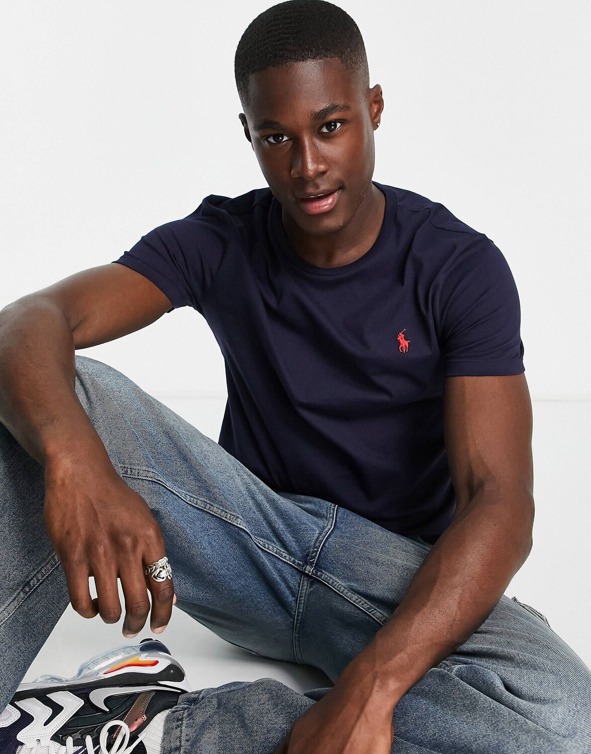 Темно-синяя приталенная футболка с круглым вырезом Polo Ralph Lauren
Темно-синяя приталенная футболка с круглым вырезом Polo Ralph Lauren