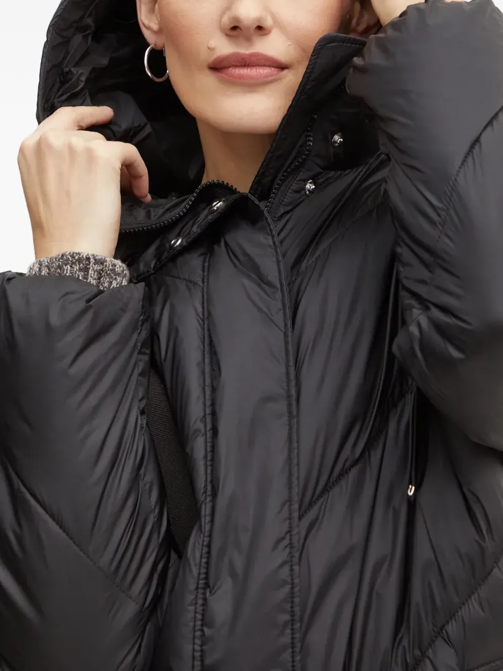 Стеганое пальто с капюшоном Boss, черный
Стеганое пальто с капюшоном Boss, черный