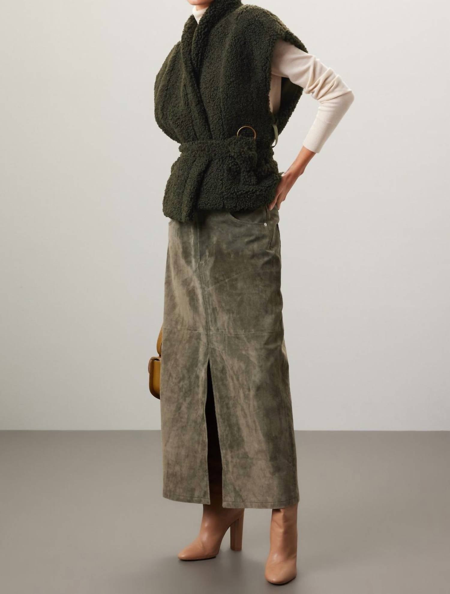 Жилет Astrid в цвете армейский зеленый Marie Oliver
Жилет Astrid в цвете армейский зеленый Marie Oliver