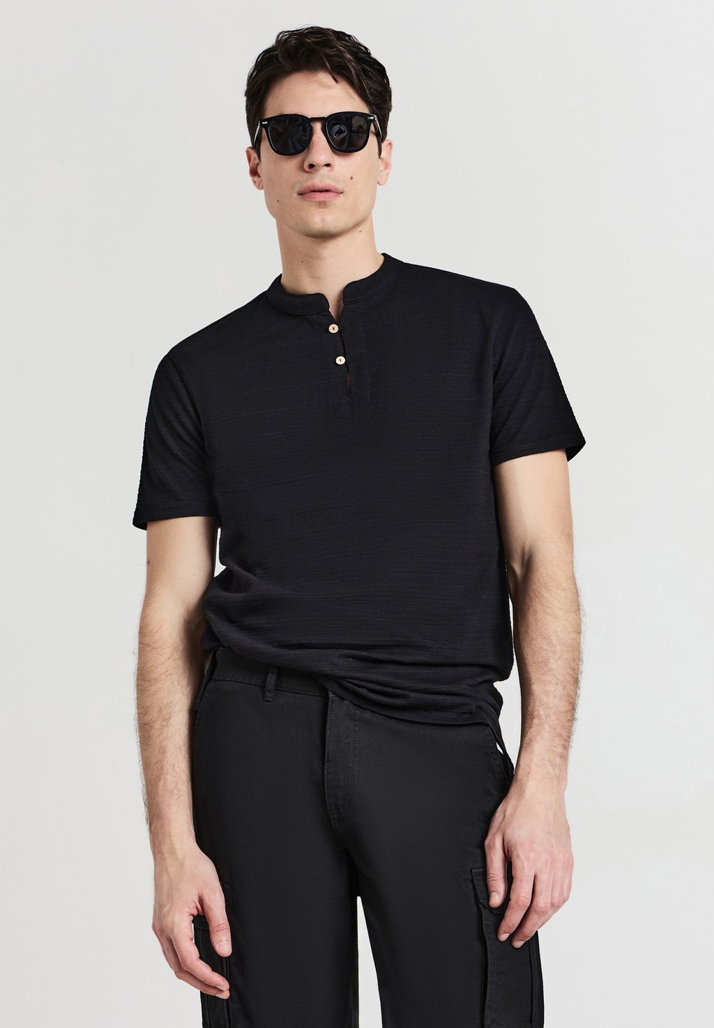 Базовая футболка COREANA Calliope, черный 
Базовая футболка COREANA Calliope, черный