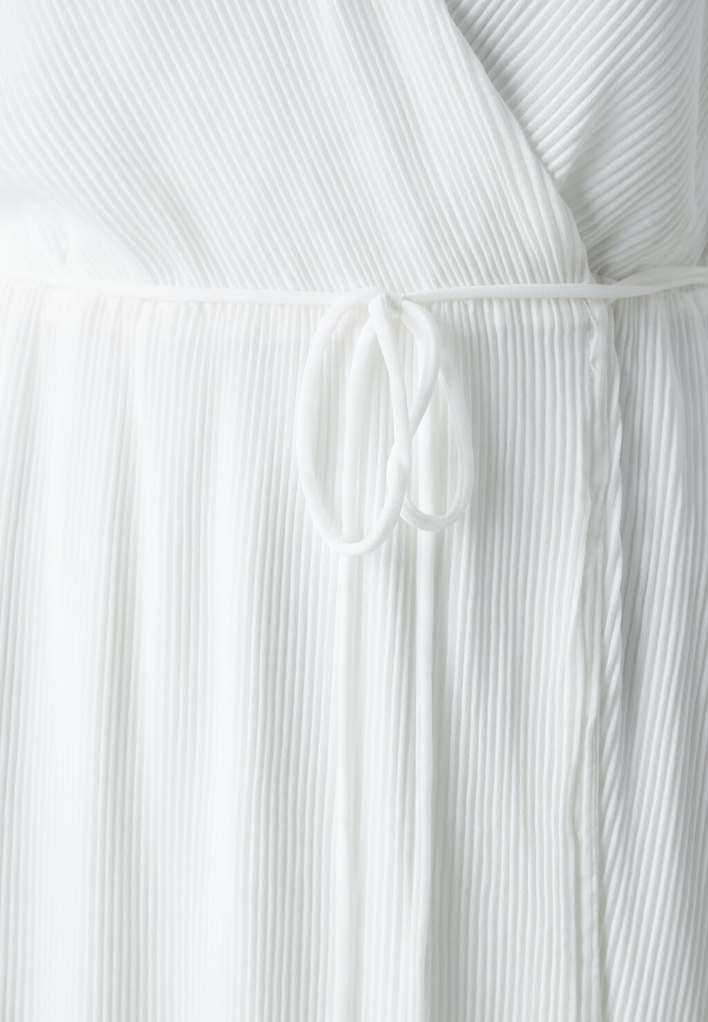 Коктейльное платье PLEATED MIDI WRAP DRESS Gina Tricot, кремовый
Коктейльное платье PLEATED MIDI WRAP DRESS Gina Tricot, кремовый