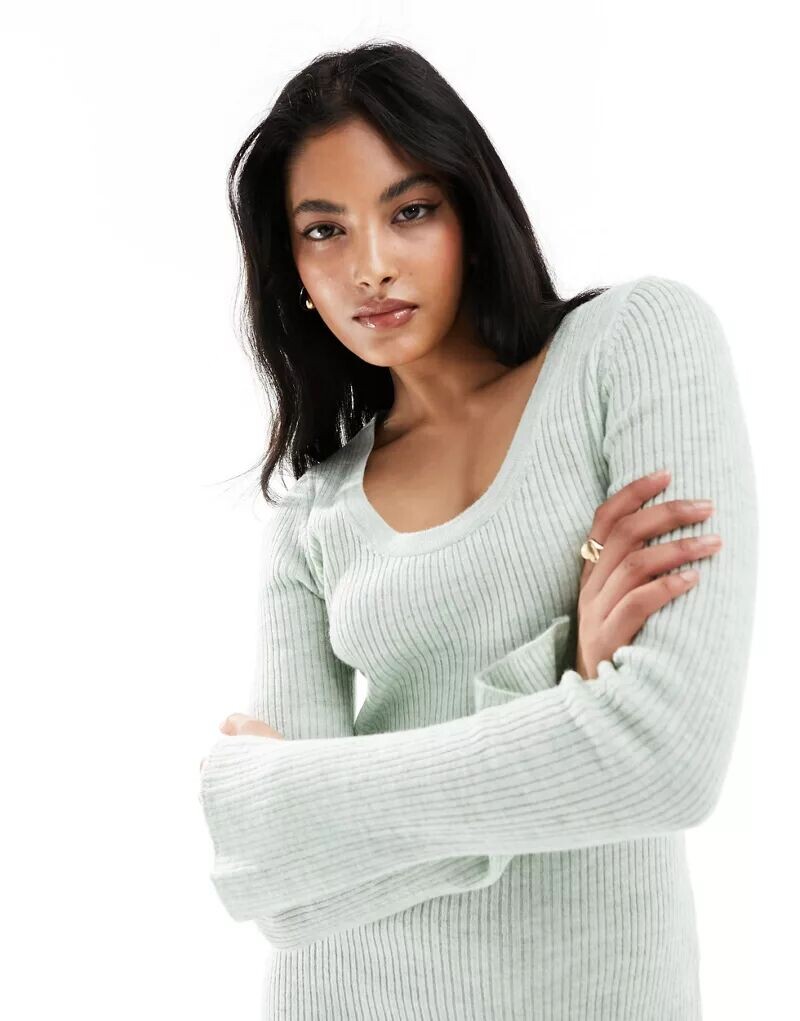 Зеленое трикотажное платье макси с овальным вырезом ASOS
Зеленое трикотажное платье макси с овальным вырезом ASOS