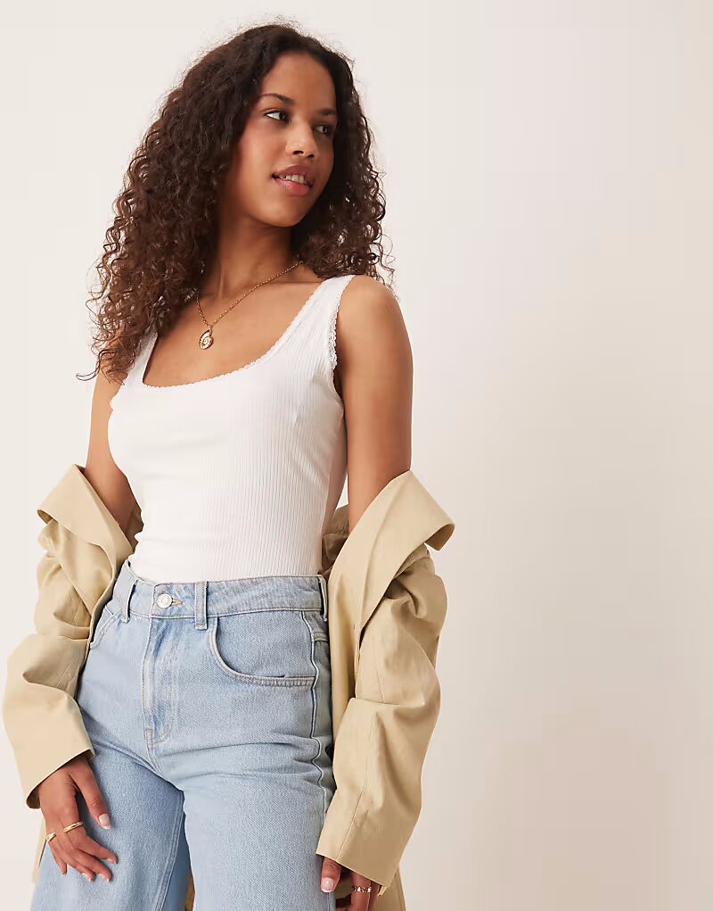 Гламурный боди с квадратным вырезом в оттенке белого цвета Glamorous
Гламурный боди с квадратным вырезом в оттенке белого цвета Glamorous