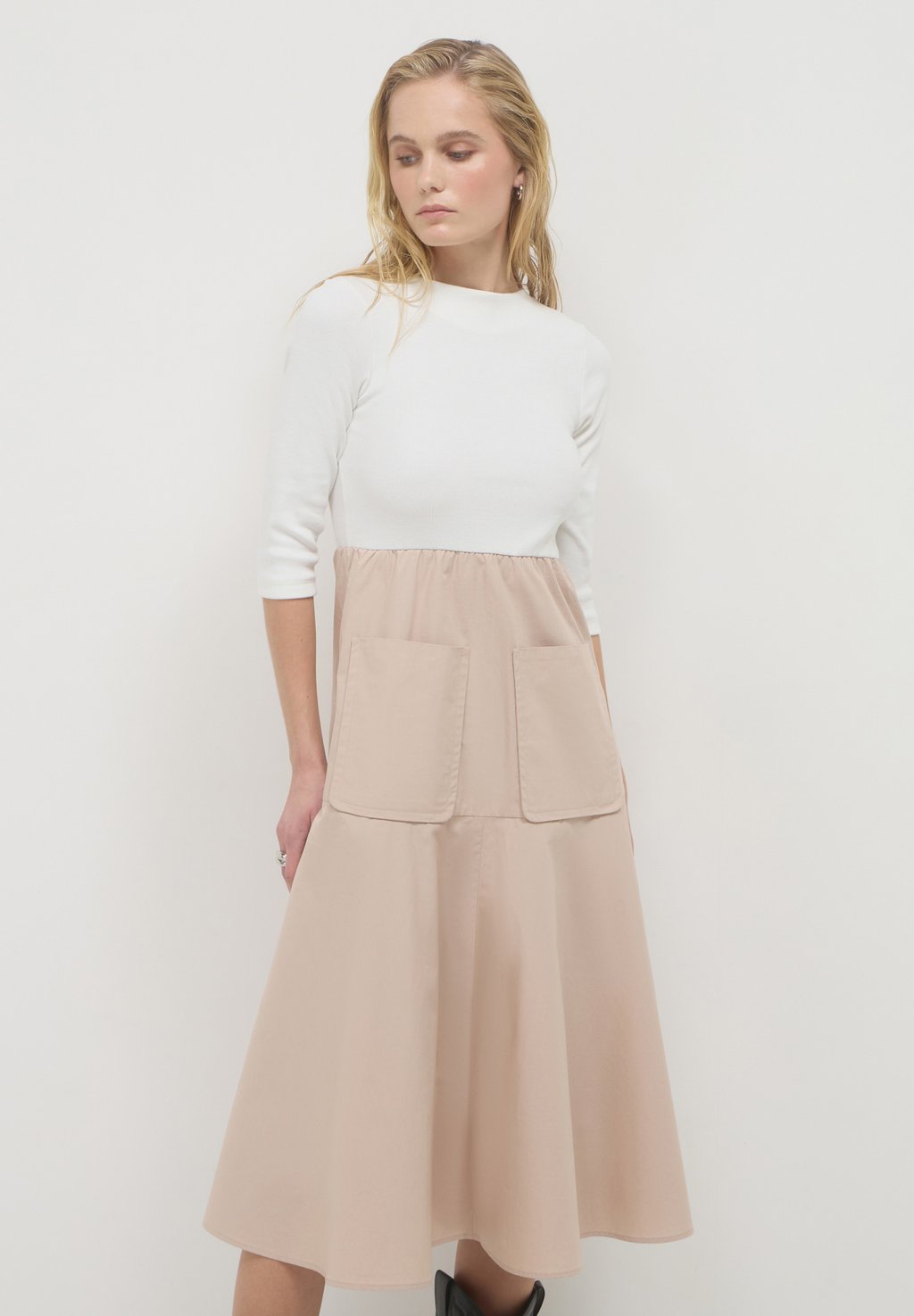 Платье-джемпер Calliope, бежевый
Платье-джемпер Calliope, бежевый