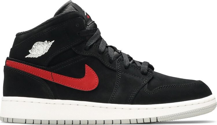 Кроссовки Air Jordan 1 Retro Mid GS Black University Red, черный
Кроссовки Air Jordan 1 Retro Mid GS Black University Red, черный