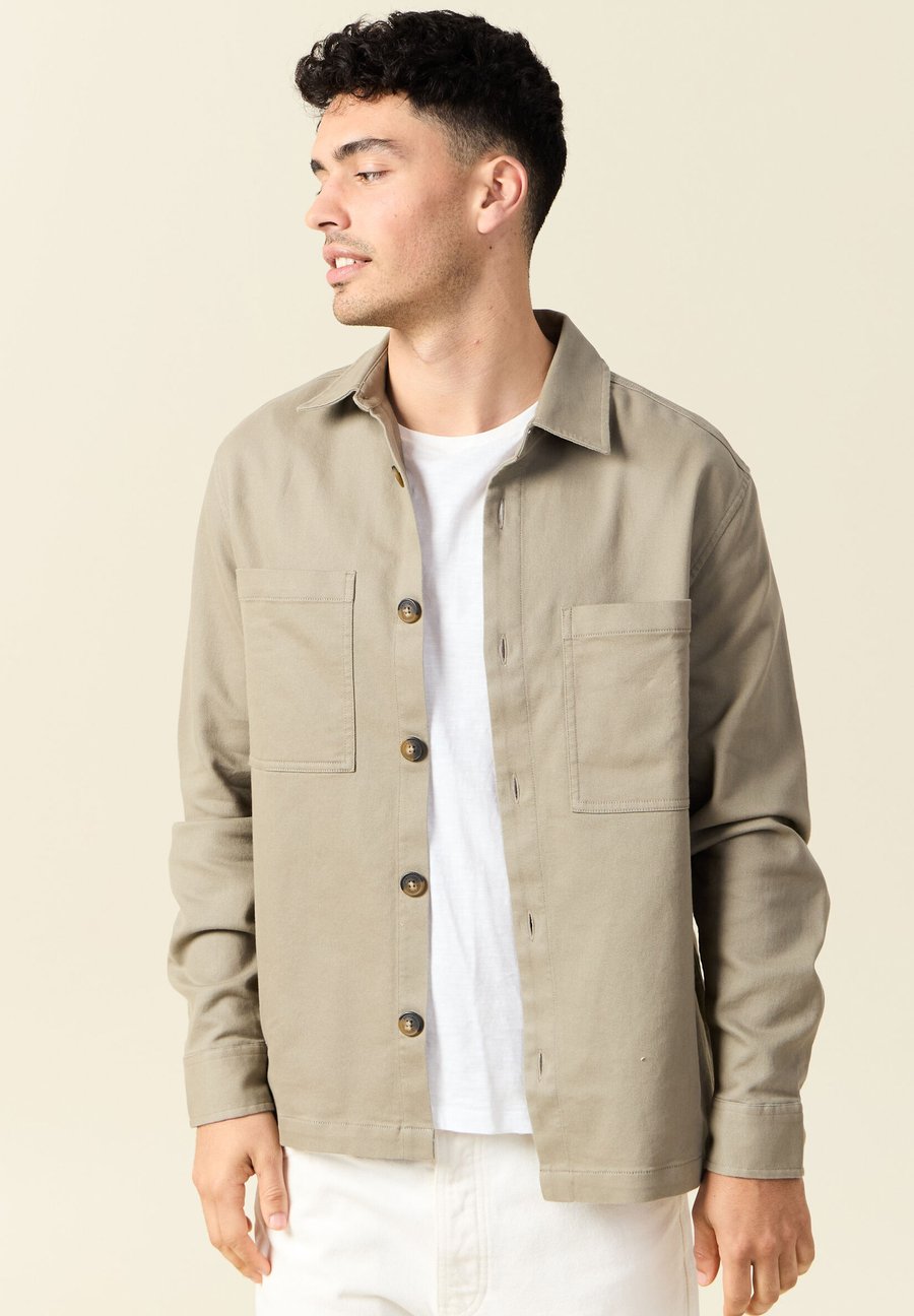 Куртка BONOBO Jeans LANGÄRMLIGE , Vert Kaki/Khaki
Куртка BONOBO Jeans LANGÄRMLIGE , Vert Kaki/Khaki