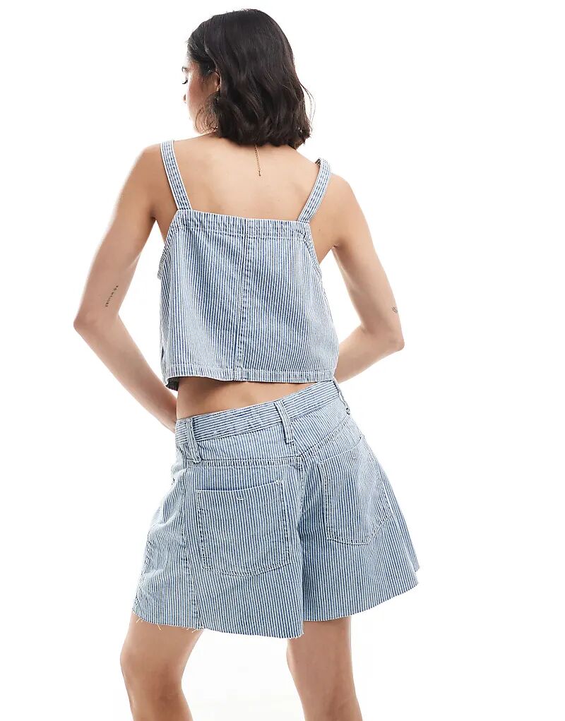 Джинсовые шорты Mango в тонкую полоску светло-голубого цвета
Джинсовые шорты Mango в тонкую полоску светло-голубого цвета