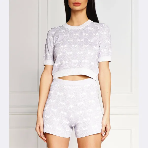 Укороченная блузка скромного кроя жаккардовой вязки с монограммой Pinko, лавандовый
Укороченная блузка скромного кроя жаккардовой вязки с монограммой Pinko, лавандовый