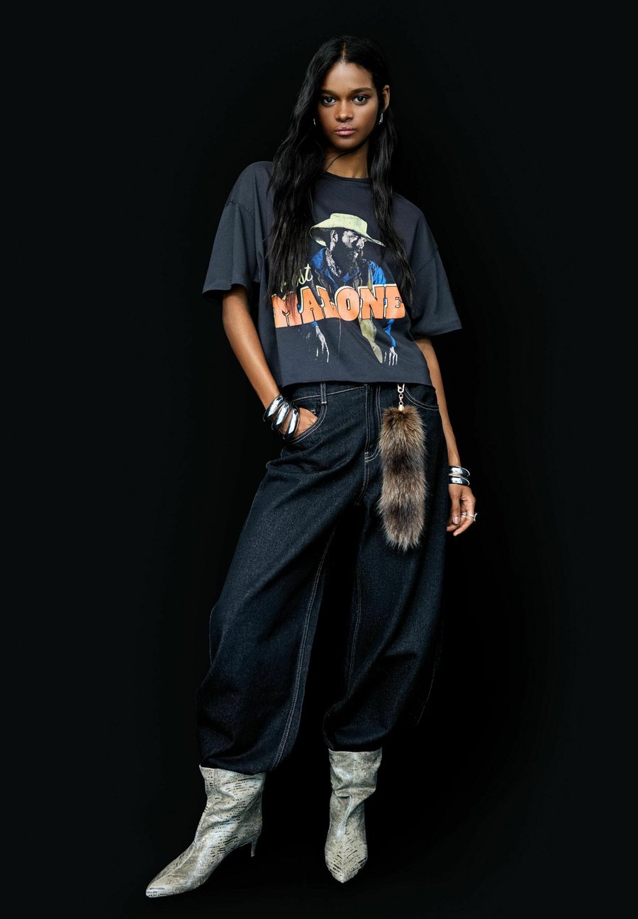 Футболка Bershka POST MALONE , Mottled Dark Grey
Футболка Bershka POST MALONE , Mottled Dark Grey