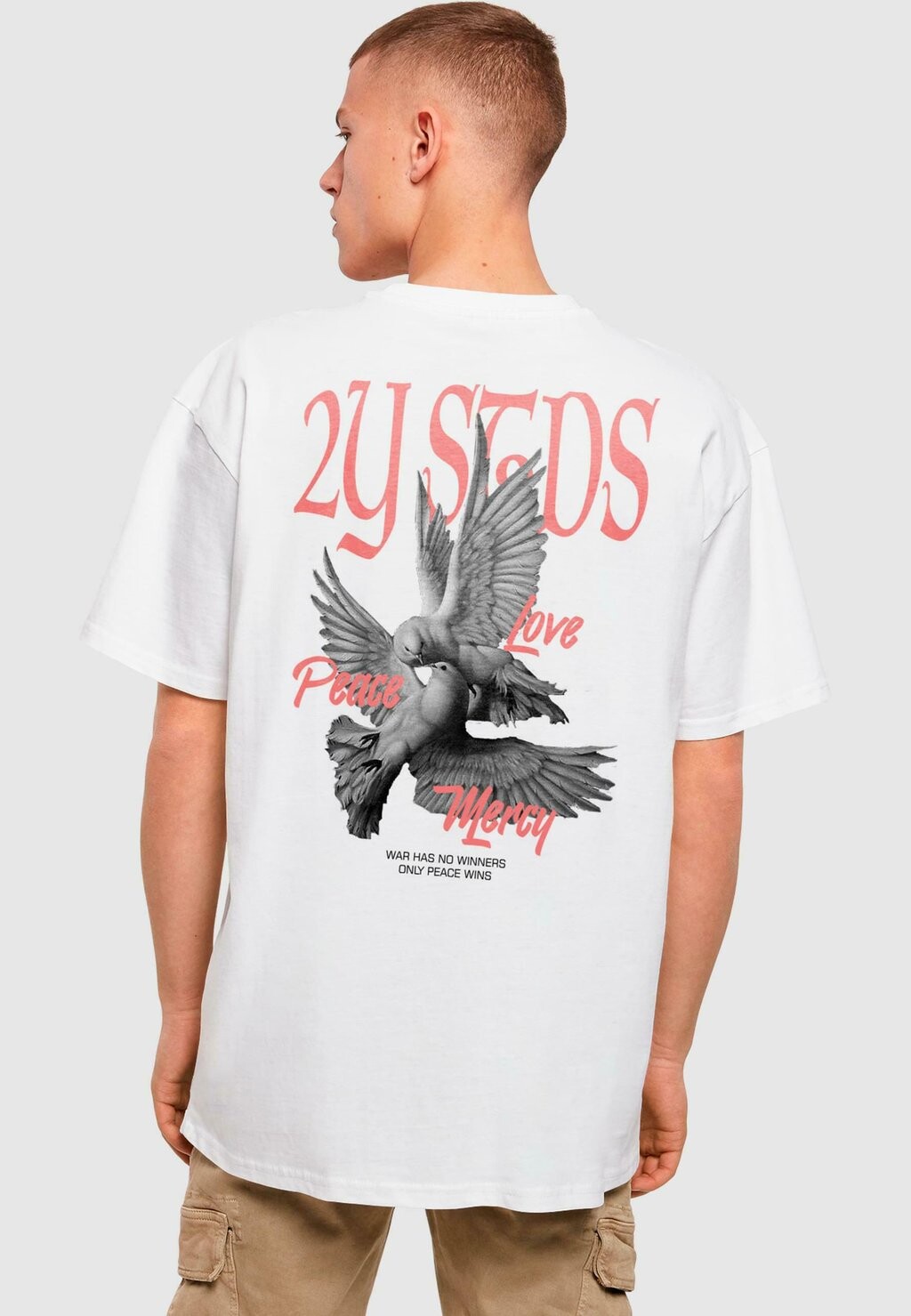 Принт на футболке Peace Love Mercy Tee 2Y Studios, белый
Принт на футболке Peace Love Mercy Tee 2Y Studios, белый