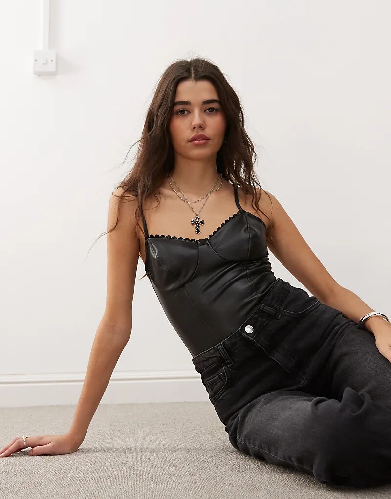 Боди из искусственной кожи с кружевной отделкой черного цвета Miss Selfridge
Боди из искусственной кожи с кружевной отделкой черного цвета Miss Selfridge