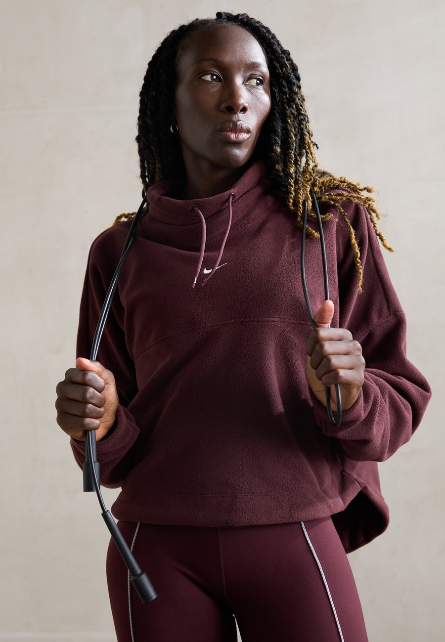 Джемпер Nike Performance ONE, Burgundy Crush/Bordeaux
Джемпер Nike Performance ONE, Burgundy Crush/Bordeaux