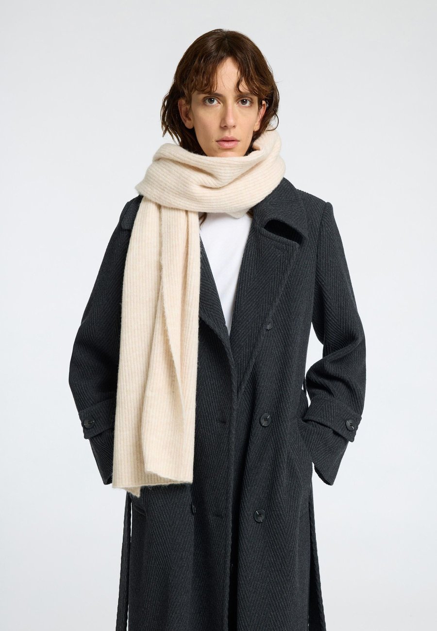 Шарф Selected Femme SLFMALINE NOOS, Birch/Off-White
Шарф Selected Femme SLFMALINE NOOS, Birch/Off-White