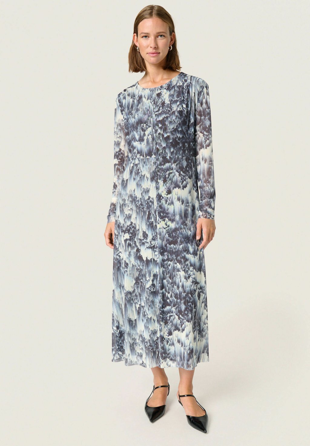 Повседневное платье SLHARTLEY Soaked in Luxury, синий деним
Повседневное платье SLHARTLEY Soaked in Luxury, синий деним