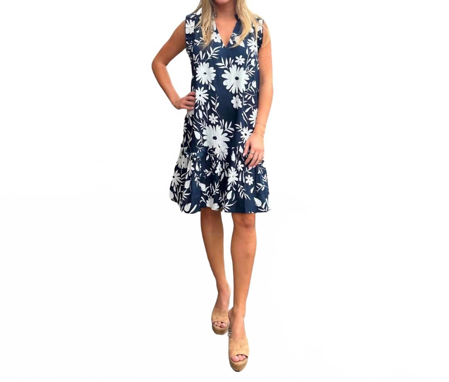 Платье Nikki в сине-голубом цветочном принте Fitzroy & Willa
Платье Nikki в сине-голубом цветочном принте Fitzroy & Willa