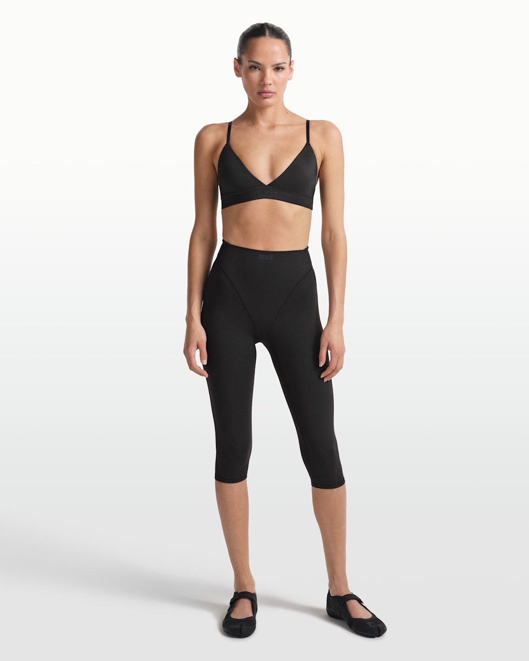 Леггинсы Nike x SKIMS Matte Women's V-Panel 17" Cropped, черный
Леггинсы Nike x SKIMS Matte Women's V-Panel 17" Cropped, черный