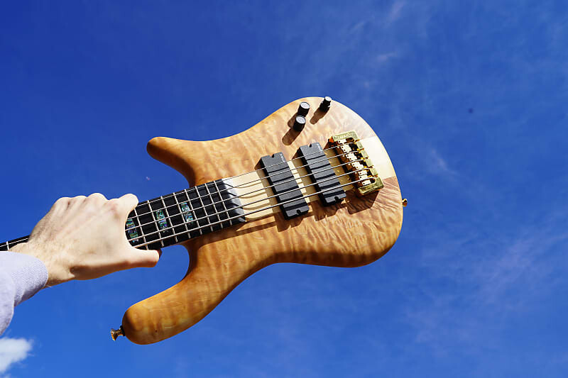Басс гитара Spector USA NS-5XL - Oil Vintage Amber 5-String Electric Bass Guitar w/ Black Tolex Case
Басс гитара Spector USA NS-5XL - Oil Vintage Amber 5-String Electric Bass Guitar w/ Black Tolex Case