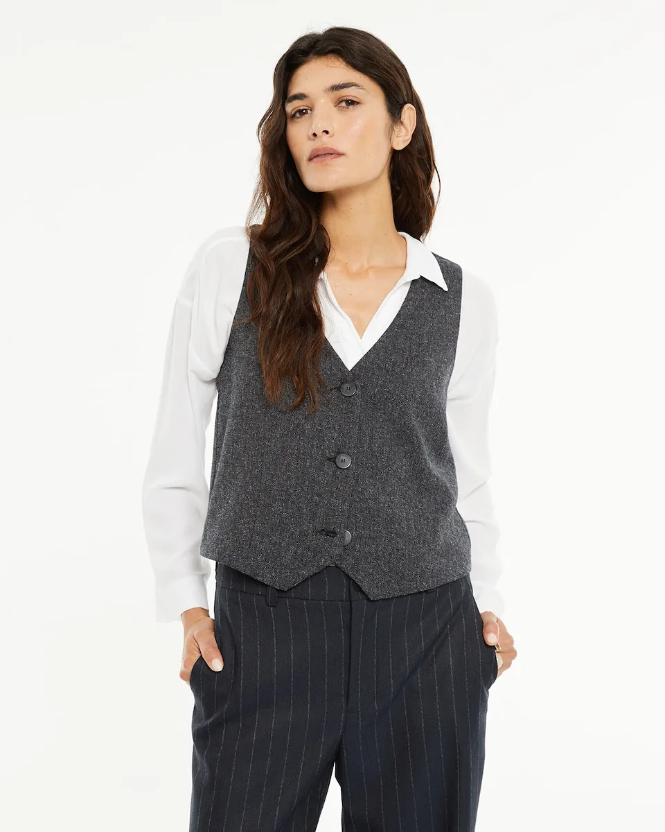 Женский жилет с V-образным вырезом и вытачками спереди System Action, серый
Женский жилет с V-образным вырезом и вытачками спереди System Action, серый