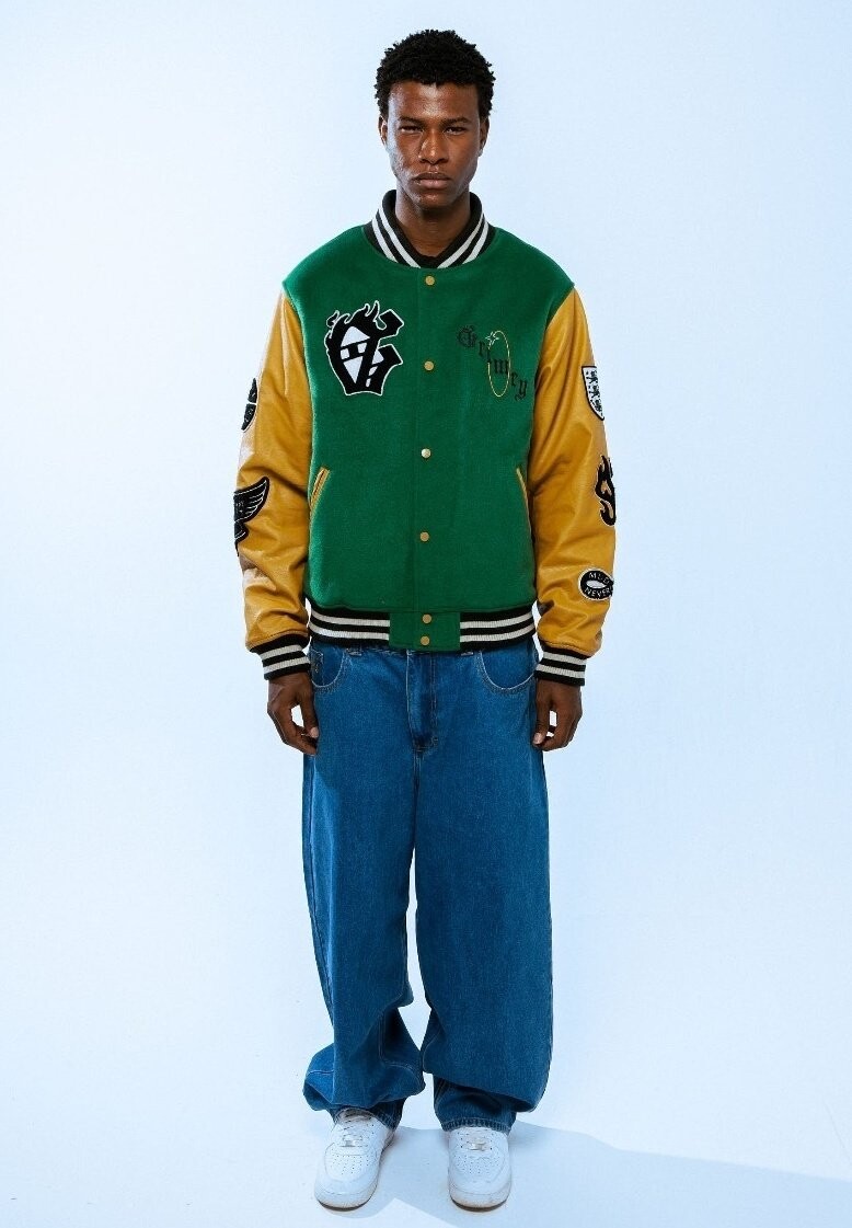 Куртка-бомбер CHAQUETA BASEBALL SAOIRSE Grimey, зеленый
Куртка-бомбер CHAQUETA BASEBALL SAOIRSE Grimey, зеленый