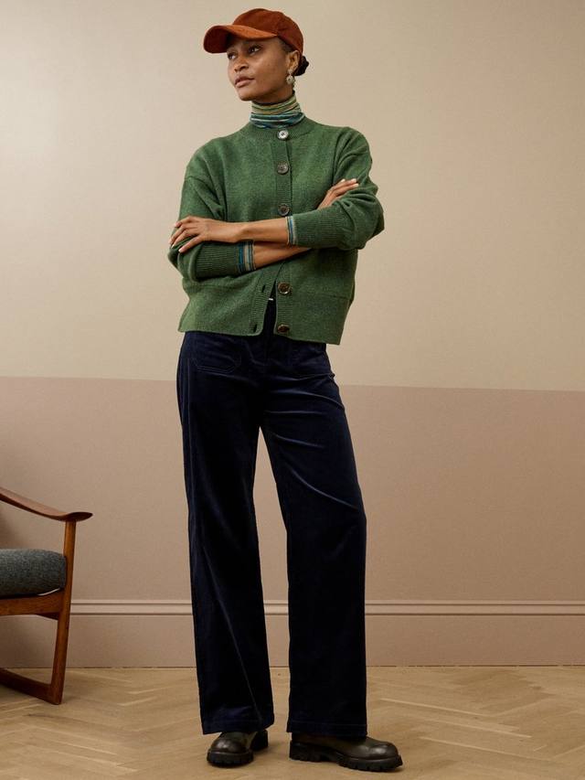 Кардиган из ламской шерсти с круглым вырезом и длинными рукавами Brora, Tarragon
Кардиган из ламской шерсти с круглым вырезом и длинными рукавами Brora, Tarragon