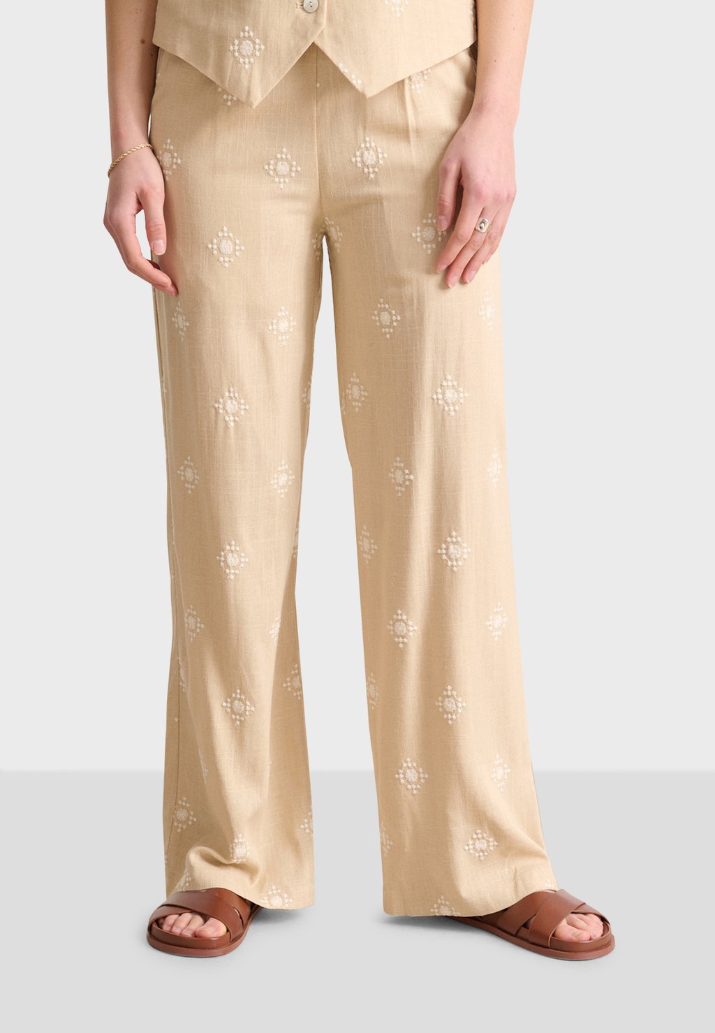 Брюки Garance Paris, бежевый
Брюки Garance Paris, бежевый