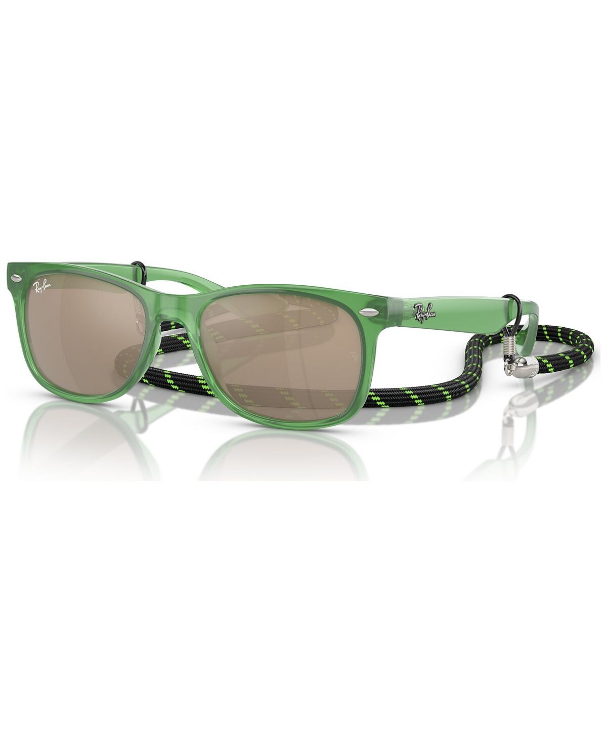 Детские солнцезащитные очки New Wayfarer (7–10 лет) Ray-Ban Jr
Детские солнцезащитные очки New Wayfarer (7–10 лет) Ray-Ban Jr