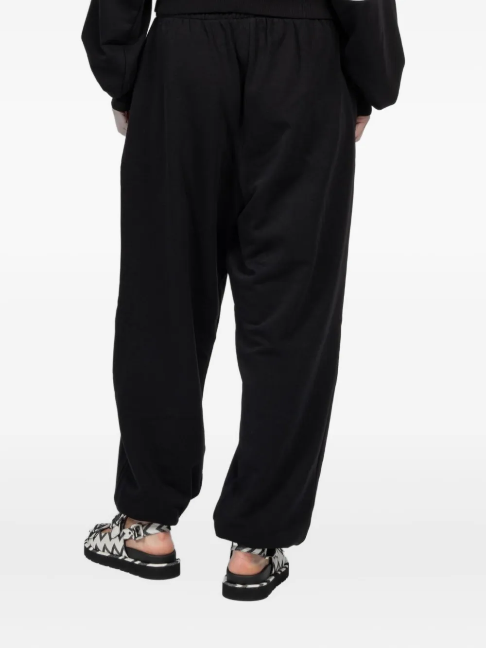 Спортивные брюки с нашивкой-логотипом FREEDÉR, черный
Спортивные брюки с нашивкой-логотипом FREEDÉR, черный