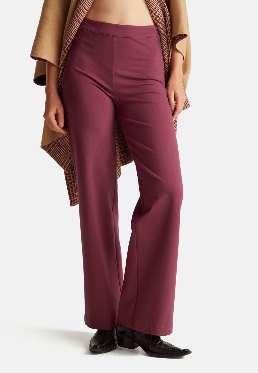 Брюки United Colors of Benetton STRAIGHT CLASSIC , Violet/Lilac
Брюки United Colors of Benetton STRAIGHT CLASSIC , Violet/Lilac