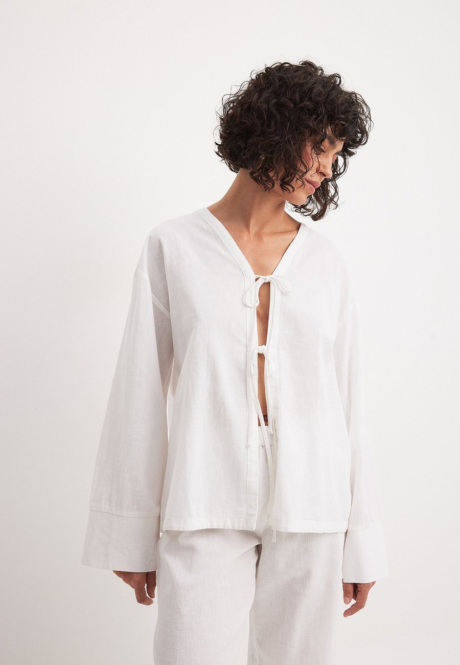 Блуза NA-KD DETAIL, Off White/Off-White
Блуза NA-KD DETAIL, Off White/Off-White