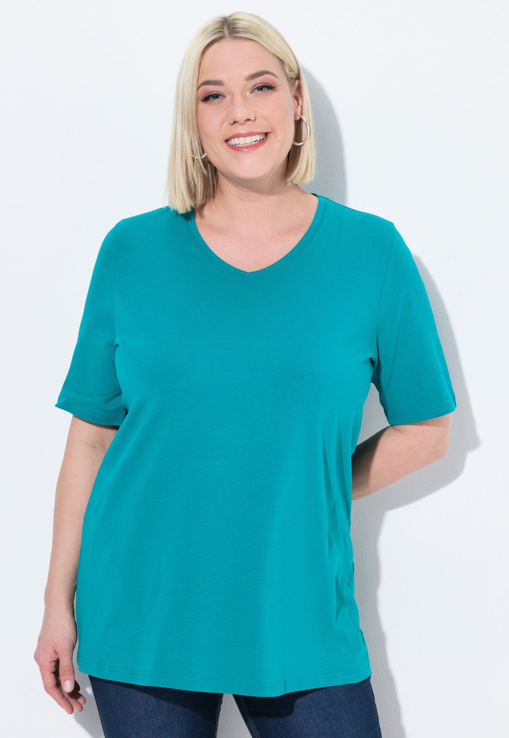 Базовая футболка V-AUSSCHNITT HALBARM Ulla Popken, цвет Petrol
Базовая футболка V-AUSSCHNITT HALBARM Ulla Popken, цвет Petrol